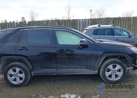 2020 Toyota Rav4 Xle z USA, uszkodzony, nr VIN JTMP1RFV8LD060642